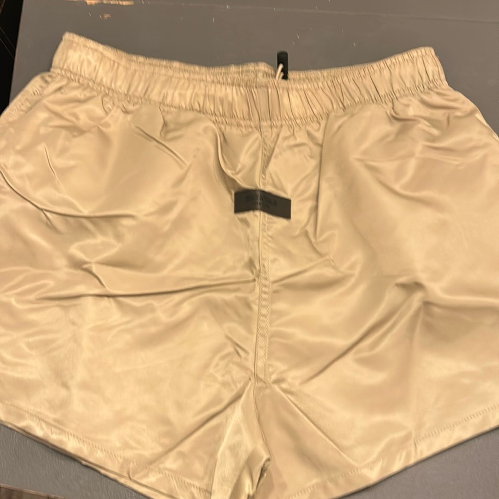Essentials fear of god men’s running shorts size small oak color